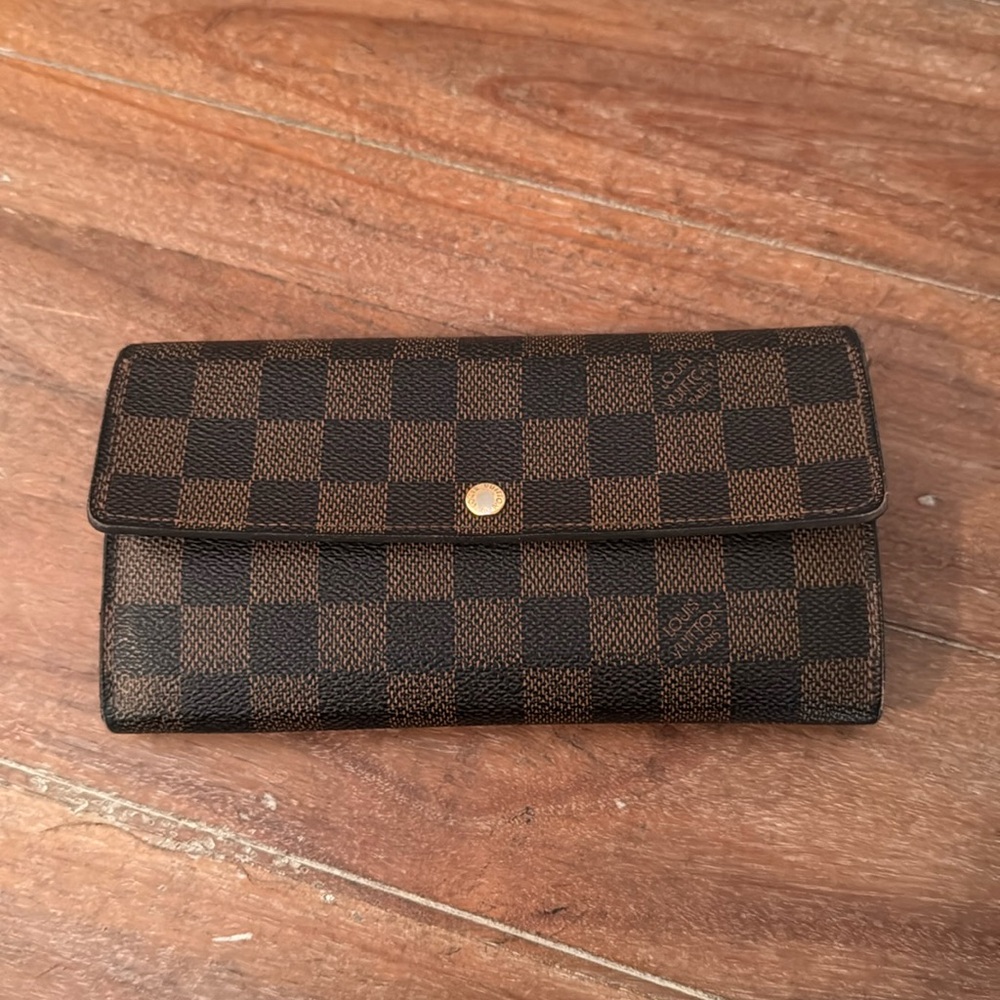 Pre-owned Authentic Louis Vuitton long wallet